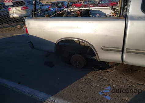 2000 Toyota Tundra Sr5 V8 z USA, uszkodzony, nr VIN 5TBRT3415YS004307